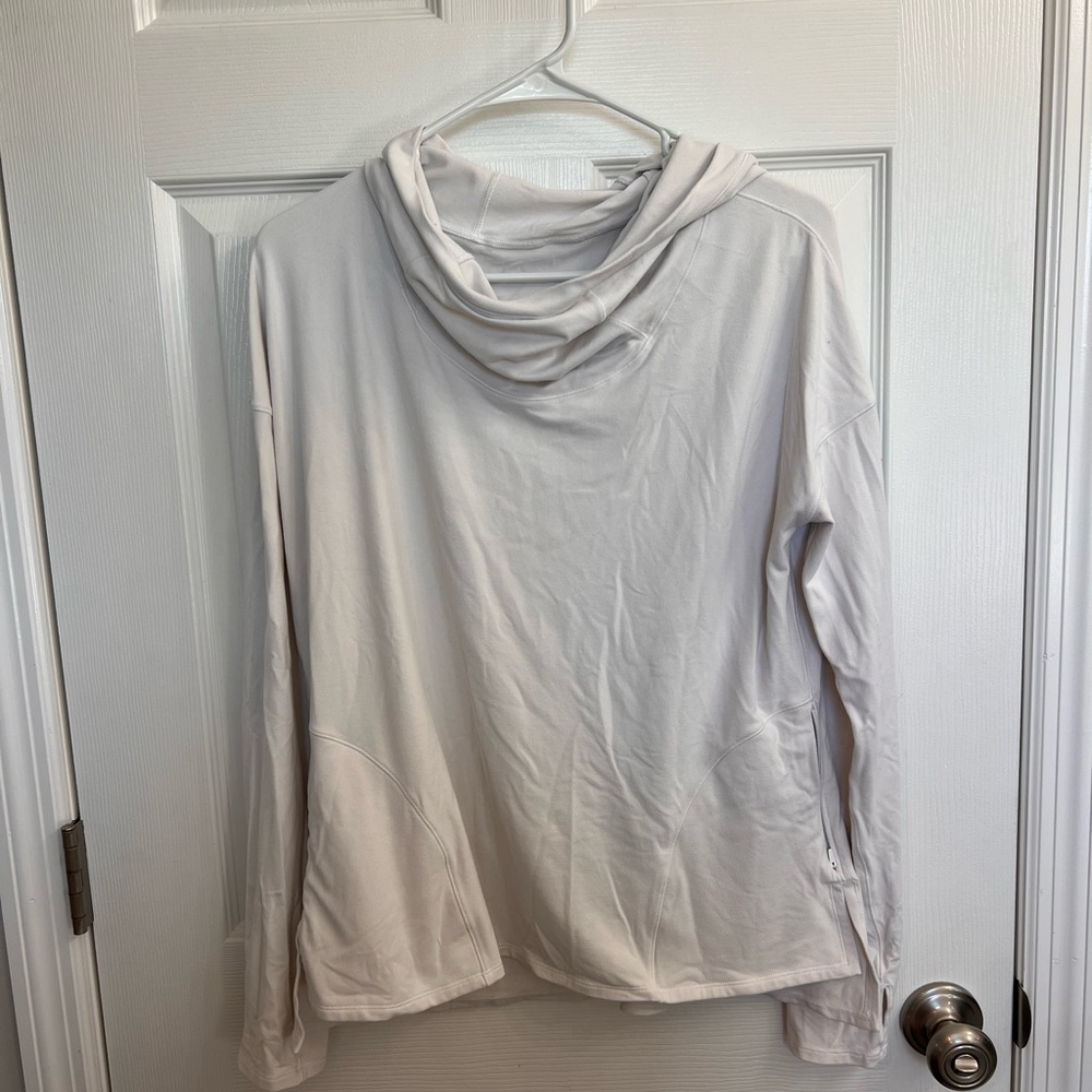 Lululemon long sleeve top with hood and pockets